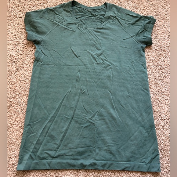 lululemon athletica Tops - Lululemon Swiftly Short Sleeve Top in Medium Forest